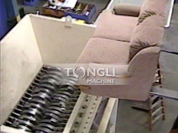 舊沙發.jpg 舊沙發.jpg