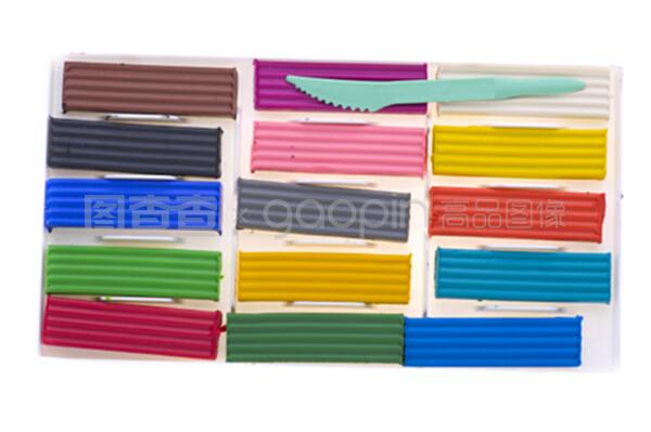 一組白色背景的塑料